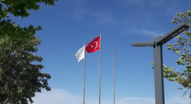 Altınkum Halk Plajı’nda Mavi Bayrak Kaldırıldı