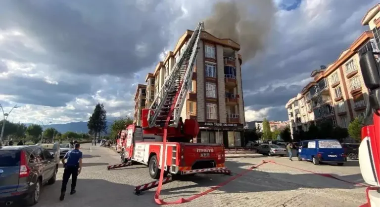 Edremit'te Apartman Çatısında Yangın Paniği