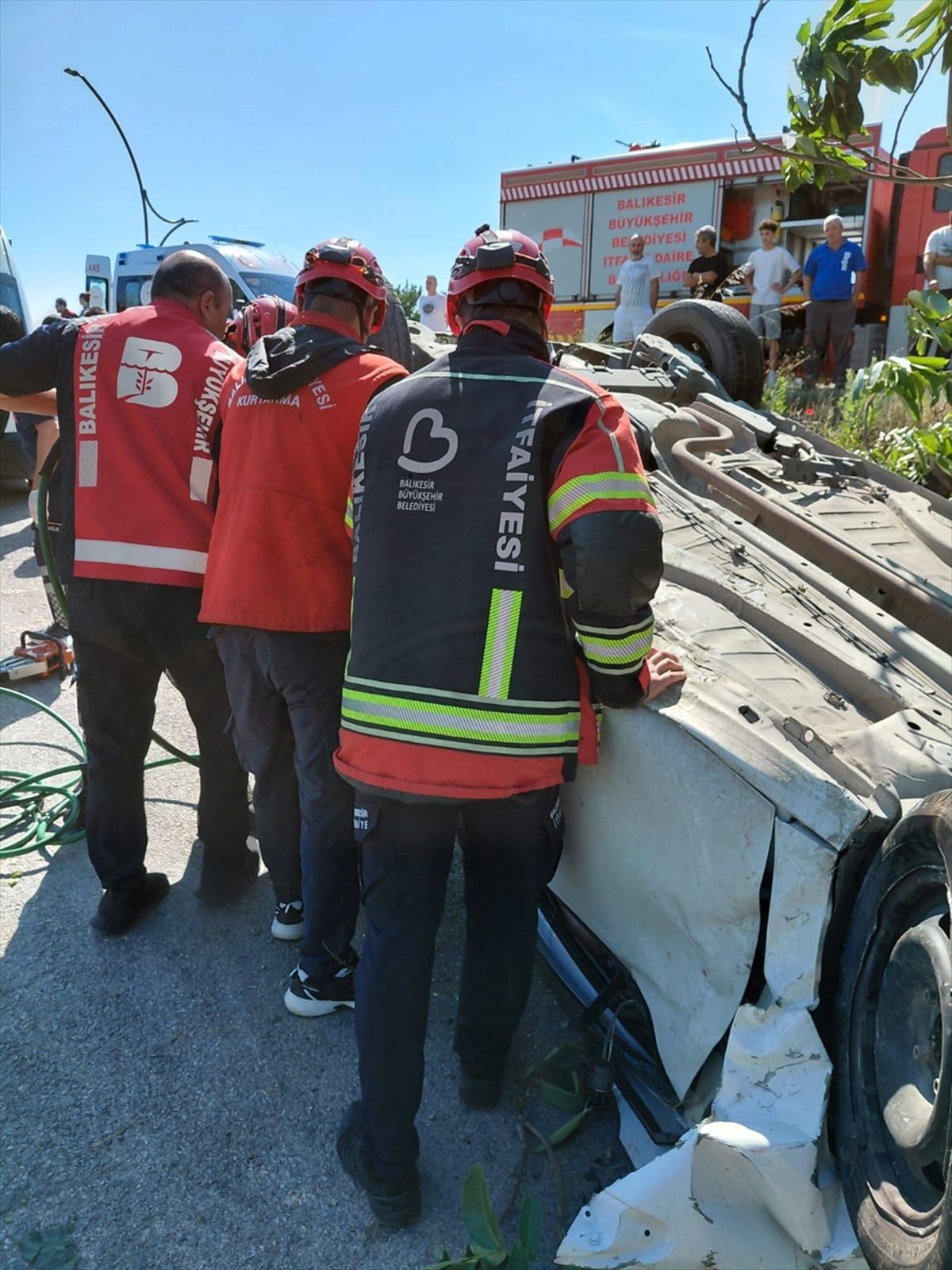 Edremit’te Feci Kaza: 1 Ölü, 3 Yaralı