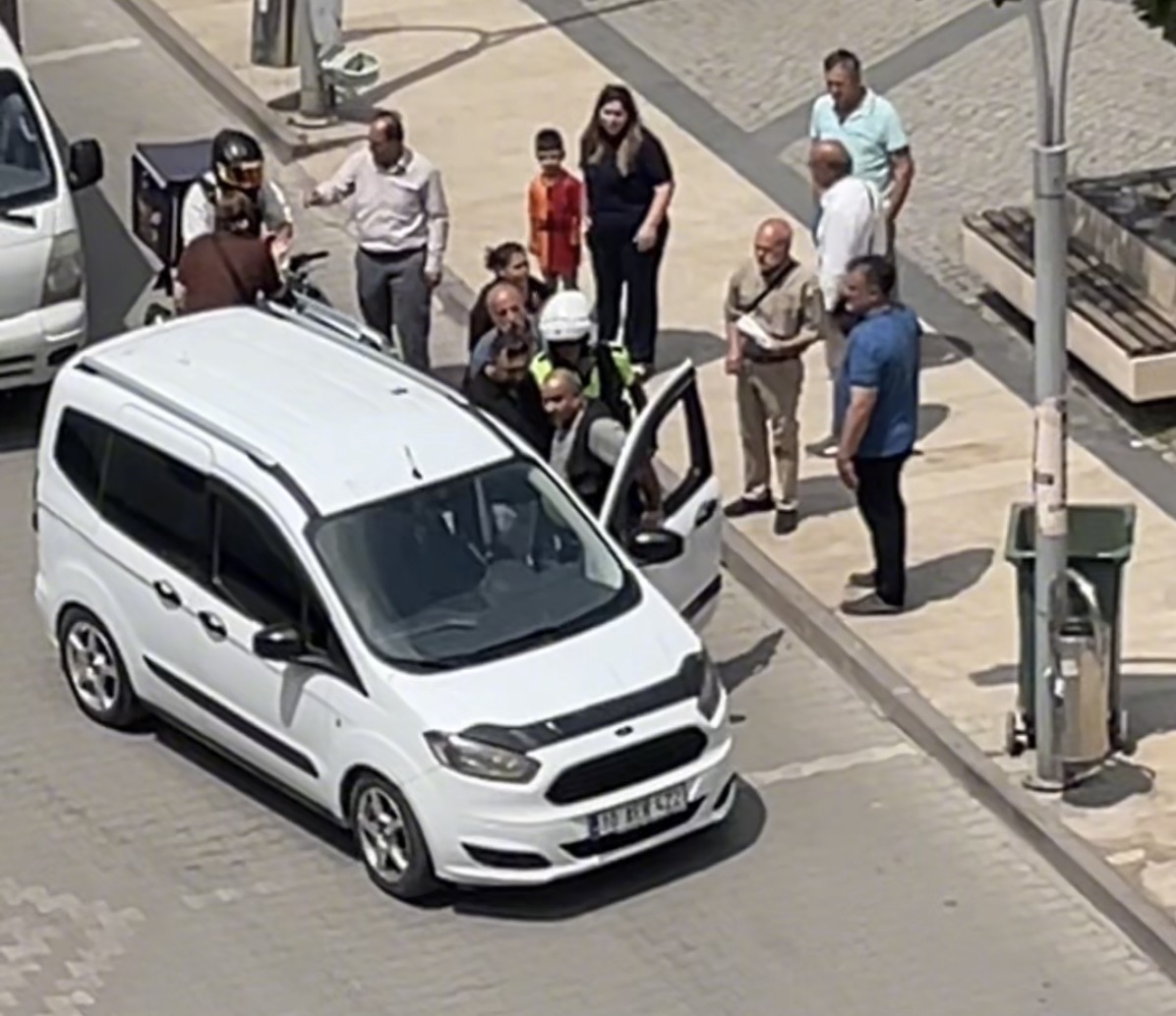 Edremit’te Polislere Saldırdı Ters Kelepçeyle Götürüldü
