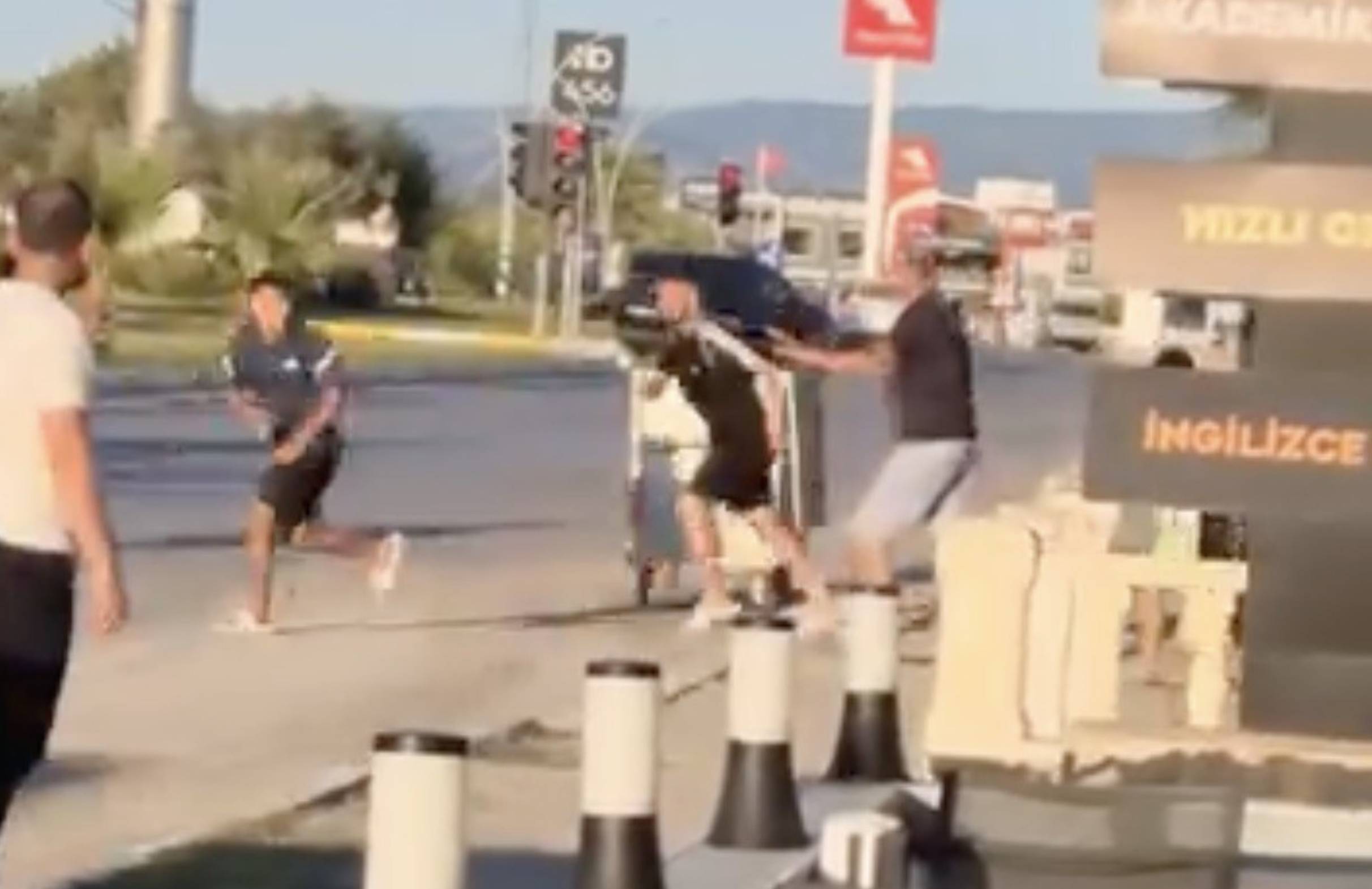 Ayvalık'ta Trafik Tartışması Kanlı Bitti!
