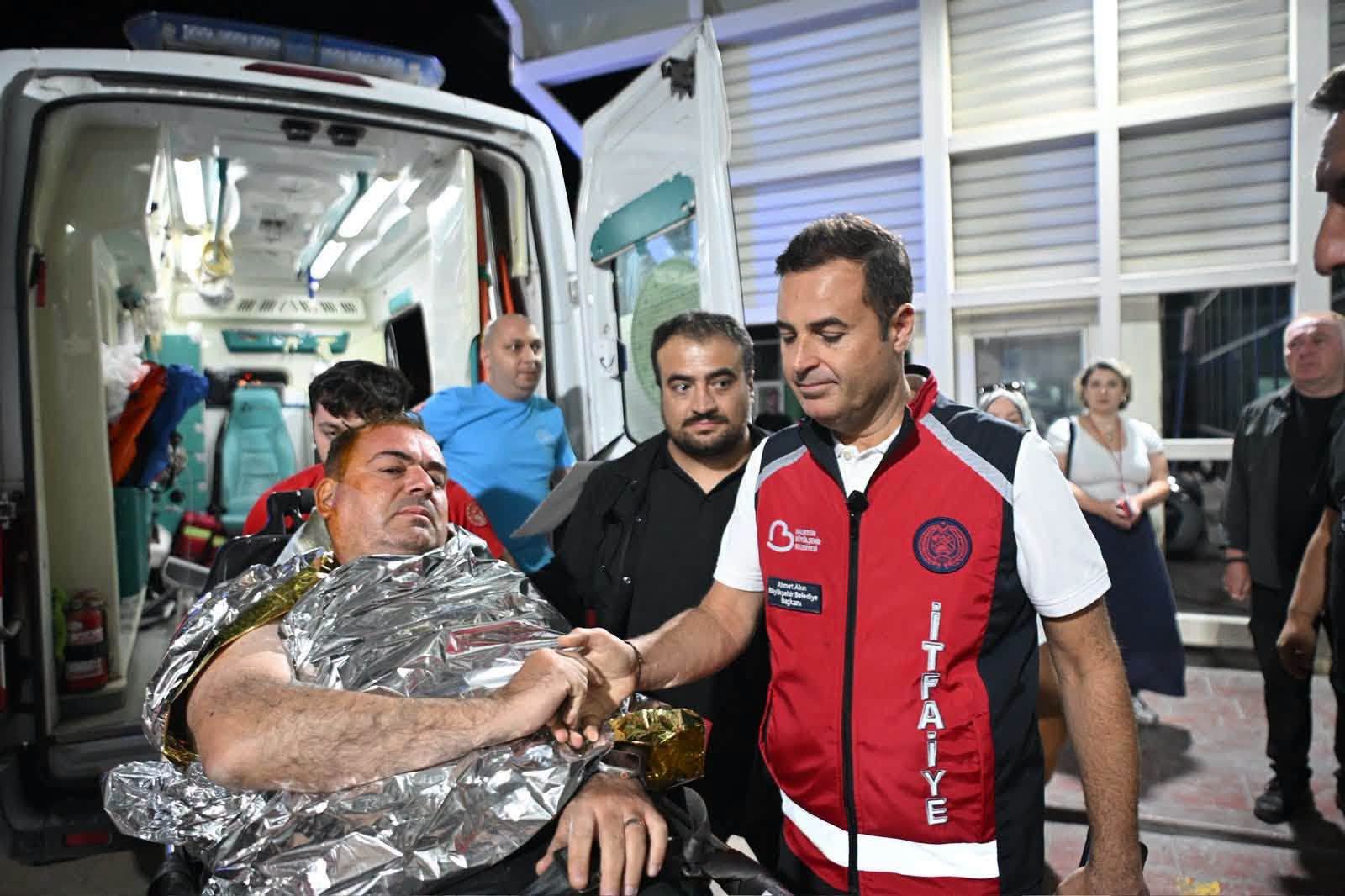 Ahmet Akın Yaralı Ekibi Hastanede Yalnız Bırakmadı